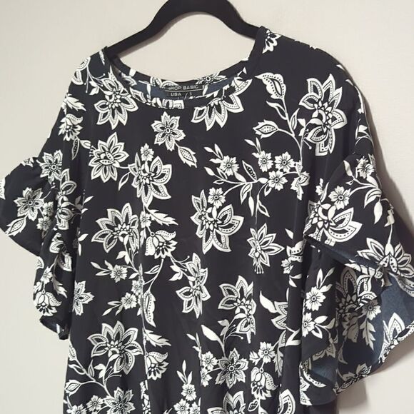 NWT Shop Basic Black Floral Short Sleeve Blouse - Picture 2 of 6